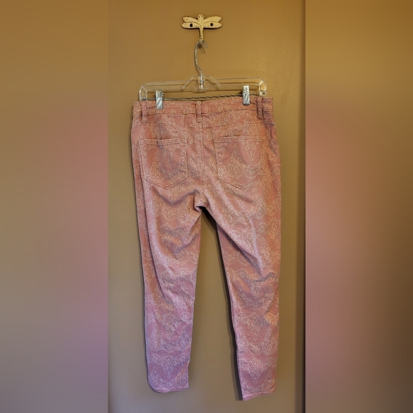 RW&CO. Clara ankle pants size 30. Dusty pink with neutral tone lace print. - Picture 3 of 5